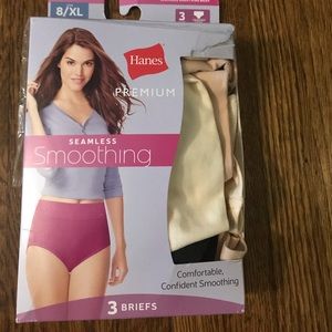Women’s Hanes 3 Pack Briefs Size 8(XL)